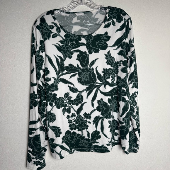 Mason Grey buttery soft Pajamas long sleeve and jogger Green floral Holiday - Picture 2 of 8